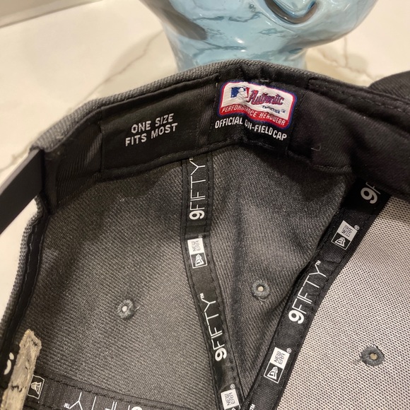 New Era 9Fifty Boston Red Sox 2018 WS Champs Hat - Picture 6 of 8